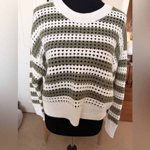 Pink Republic White and Green Knit Top - Picture 2 of 6